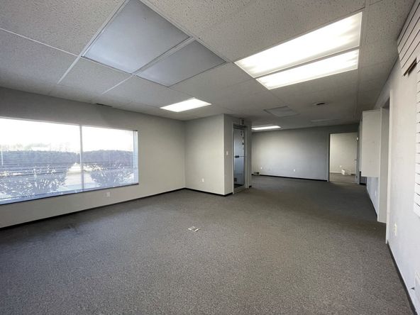 Industrial/Flex: 705 Greenway Dr, Columbus, IN 47201